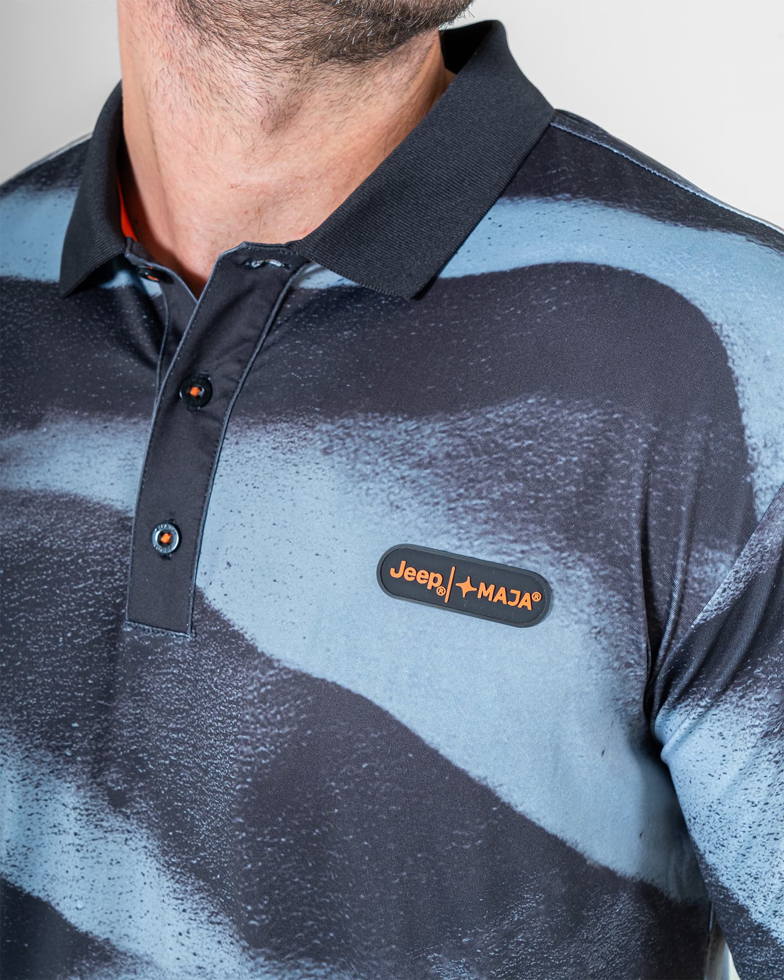 Polo Dri Fit JEEP® x Jeepster MAJA®, Patrón duna negro, side view, Regular fit, Polyester, with 4-way stretch fabric, versatile use