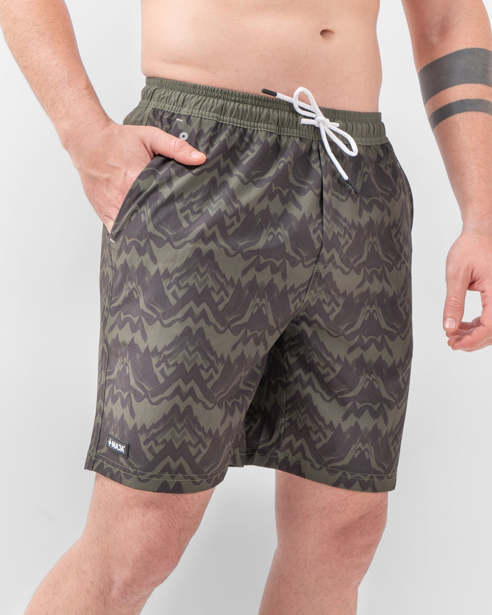 MAJA® Swim Shorts, Patrón contoy verde, front view, Relaxed fit, Polyester, with 4-way stretch fabric, versatile use