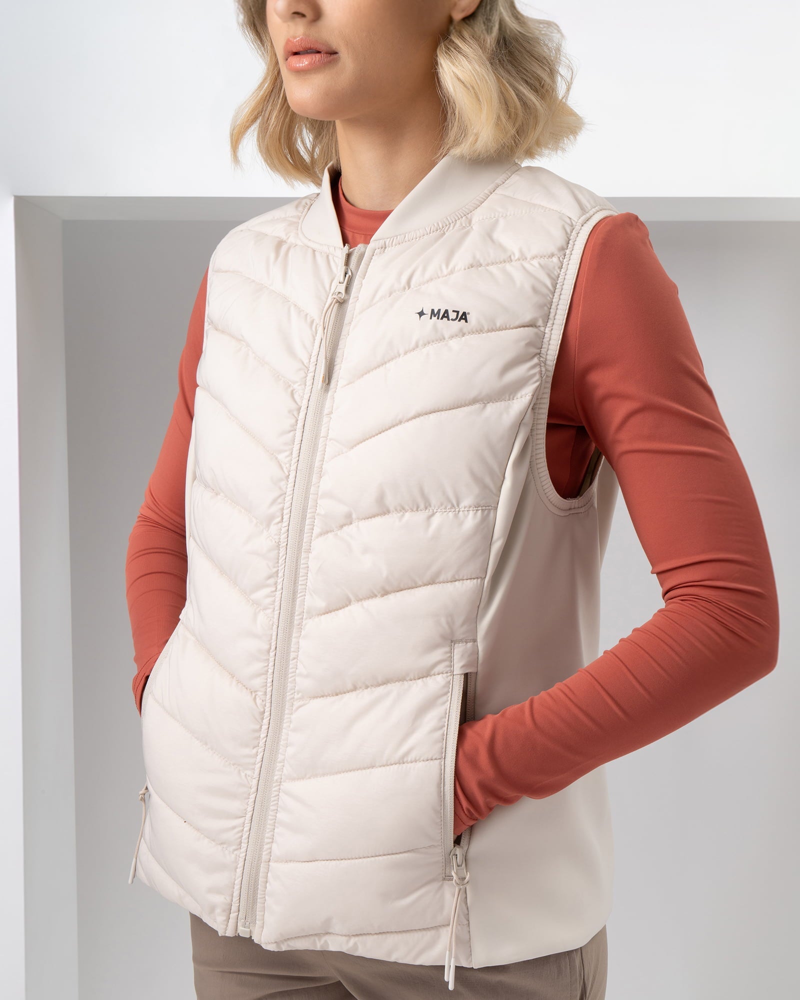 Polar Vest, Cream, side view, Slim fit, Polyester, perfect for casual wear or training