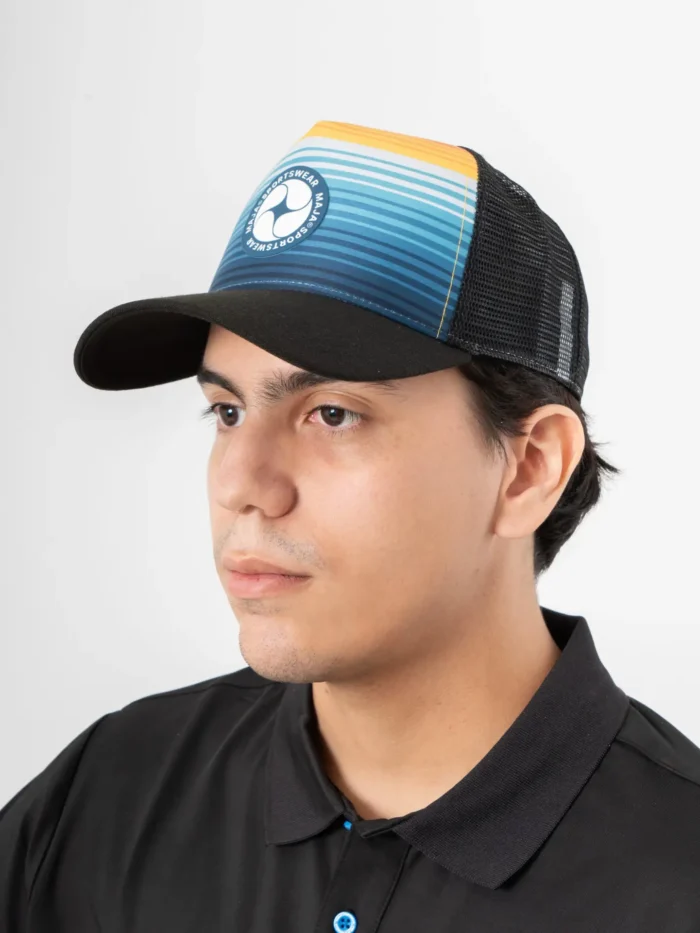 Gorra Trucker Emblema Dorado