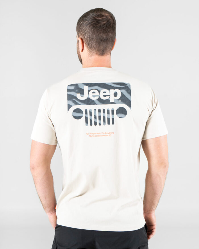 Camiseta Gráfica Blanca JEEP® x MAJA® Legacy Wrangler - Image 2