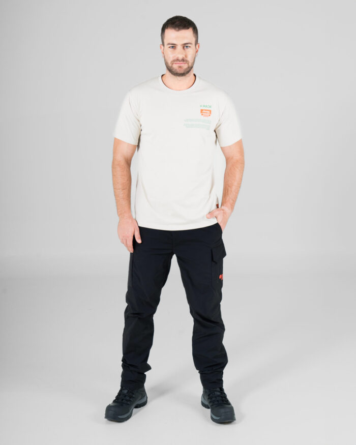 Camiseta Gráfica Blanca JEEP® x MAJA® Legacy Wrangler - Image 4