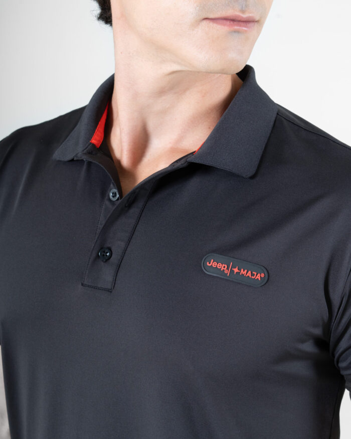 Polo Dri Fit JEEP® x MAJA®Jeepster - Image 3