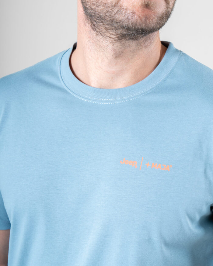 Camiseta Gráfica Azul Acero JEEP® x MAJA® Icon Wrangler - Image 3