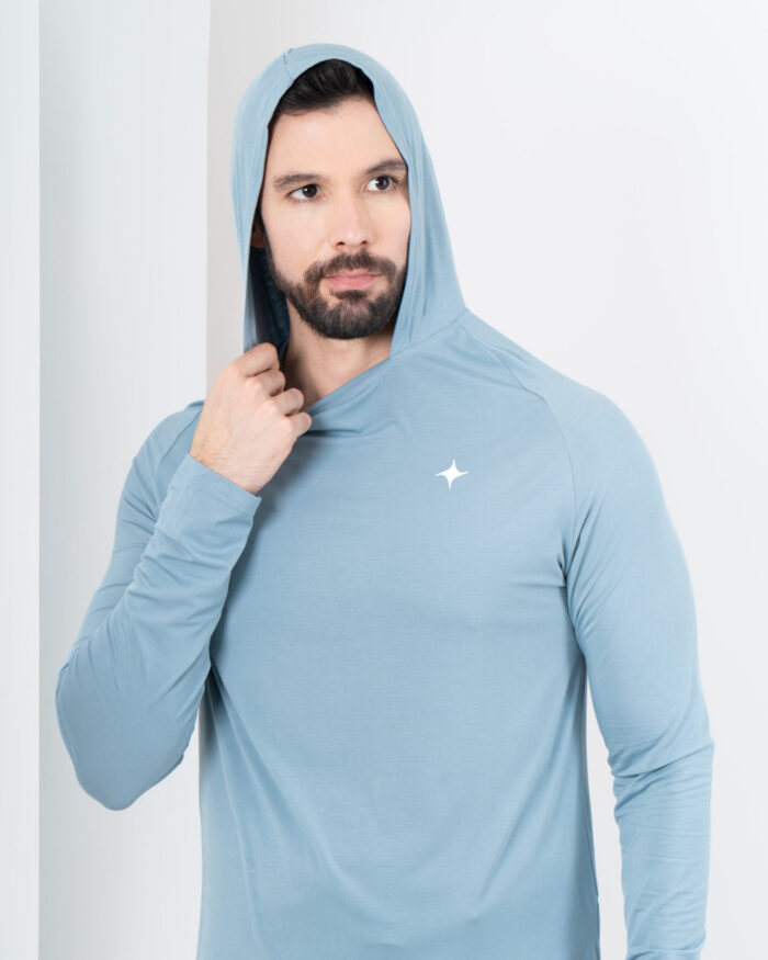 Camiseta Performance Bamboo con gorro - Image 3